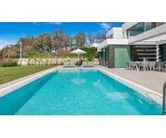 Impresionante villa moderna situada en Cabo Royale, Cabopino