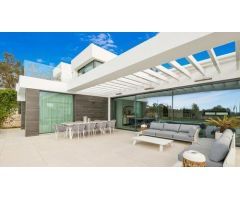 Impresionante villa moderna situada en Cabo Royale, Cabopino