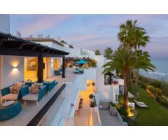 Lujoso atico dúplex en primera línea del complejo Puente Romano de Marbella