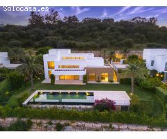 Nueva villa con vistas a los campos de golf en Finca Cortesin, Estepona.