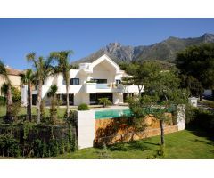 Lujosa y contemporanea villa en Sierra Blanca, Marbella