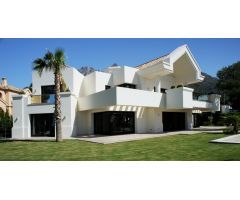 Lujosa y contemporanea villa en Sierra Blanca, Marbella