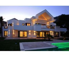 Lujosa y contemporanea villa en Sierra Blanca, Marbella