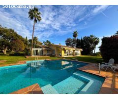 Gran oportunidad de inversión  - Amplia parcela con vistas al mar y al golf en Elviria, Marbella.