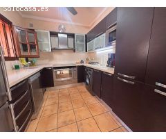 Chalet pareado con jardin privado de 605 m² en Nueva Andalucia, Marbella