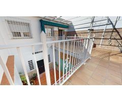 MAGNIFICA CASA, SITUADA EN LA BARRIADA DEL ZUMBACON, CON DOS PLANTAS