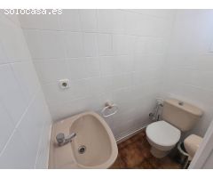 Alquiler: 800 € MES, comunidad, luz y agua incluida.