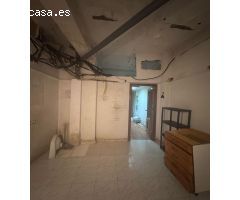 Local comercial en venta en Almoradí – Para terminar de reformar, excelente ubicación.