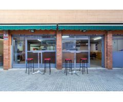 OPORTUNIDAD. SE VENDE LOCAL CON MAS DE 20 M. DE FACHADA Y CUATRO PERSIANAS DOBLES.