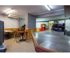 OPORTUNIDAD. SE VENDE LOCAL CON MAS DE 20 M. DE FACHADA Y CUATRO PERSIANAS DOBLES.