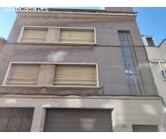 OPORTUNIDAD. SE VENDE EDIFICIO CON 2 VIVIENDAS DE 320M. Y 1500M. DE ALMACEN A DOS CALLES