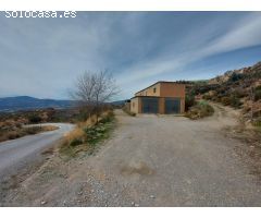 Finca con cortijo, invernadero y bodega ecológica en Laroles