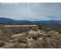Finca con cortijo, invernadero y bodega ecológica en Laroles