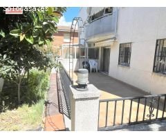 ¡INMEJORABLE PLANTA BAJA, CON GRAN TERRAZA Y PARTE AJARDINADA, ADEMAS DE PISCINA COMUNITARIA!