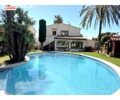 CHALET ESQUINERO CON PISCINA EN EL MAS MEL !!!