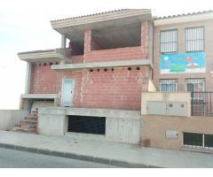 ADOSADO EN CONSTRUCION EN COBATILLAS CON ORIENTACION SUR