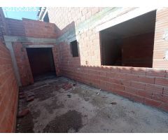 ADOSADO EN CONSTRUCION EN COBATILLAS CON ORIENTACION SUR