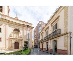 VENTA DE EDIFICIO SEÑORIAL JUNTO A PUERTA PURCHENA!!!