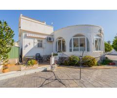 CHALET INDEPENDIENTE con parcela de 834m2 en Torrevieja