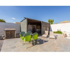 CHALET INDEPENDIENTE con parcela de 834m2 en Torrevieja