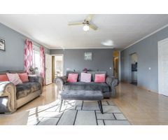 CHALET INDEPENDIENTE con parcela de 834m2 en Torrevieja