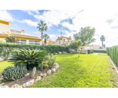 Montilla, Acogedor Chalet Pareado con garaje cerrado y 394m2 de parcela