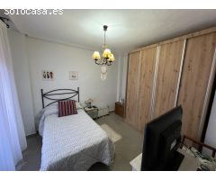 Amplio y luminoso apartamento en primera planta de 186 m2 construidos situado en Dolores, ALICANTE.