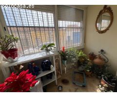 Piso en planta baja de 3 habitaciones, 1 baño, amplia cocina independiente totalmente equipada
