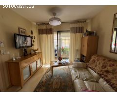 Piso en planta baja de 3 habitaciones, 1 baño, amplia cocina independiente totalmente equipada