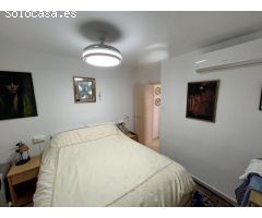 Piso en planta baja de 3 habitaciones, 1 baño, amplia cocina independiente totalmente equipada