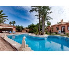 HERMOSA VILLA DE LUJO, ESTILO MEDITERRÁNEO EN LA ZONA DE LA SIESTA-SAN LUIS
