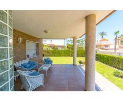 Chalet cerca del mar, en una de las mejores zonas exclusivas de Torrevieja, La Veleta.