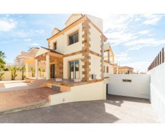 Villa en Urbanización Aguas Nuevas (Torrevieja )