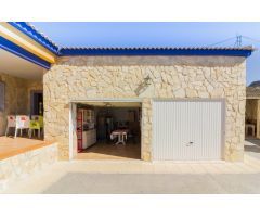 VILLA DE LUJO CON PISCINA PRIVADA Y PARCELA DE 3.100M2 EN REDOVÁN.