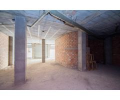 Local comercial en Granada zona Centro, 183 m. de superficie, junto a la plaza de Derecho,