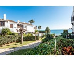Casa adosada de 2 dormitorios en primera línea de playa – Bahía Azul, Estepona Oeste
