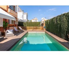 Impresionante chalet con piscina  en  urbanización Villas Blancas