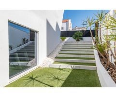 ESPECTACULAR VIVIENDA CON PISCINA Y GIMNASIO CON JACUZZI
