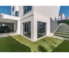 ESPECTACULAR VIVIENDA CON PISCINA Y GIMNASIO CON JACUZZI
