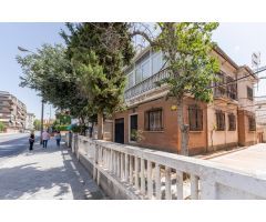 Oportunidad casa en pleno Centro Avda Dilar con Avda America