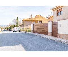 ¡Descubre el hogar de tus sueños en este espectacular chalet independiente!