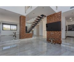 Espectacular casa en la Urbanización los Cortijos ( Cubillas )