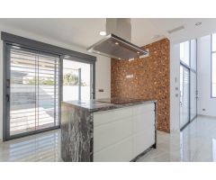 Espectacular casa en la Urbanización los Cortijos ( Cubillas )