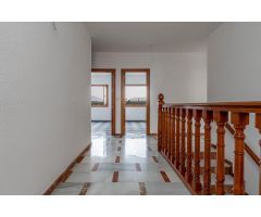 Magnífico chalet de 1000 m2 de parcela con  295 m2 construidos, piscina, jardines y patios