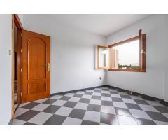 Magnífico chalet de 1000 m2 de parcela con  295 m2 construidos, piscina, jardines y patios