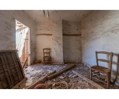Casa para reformar en el centro de la Zubia