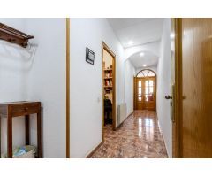 CASA ESPECTACULAR EN EL CORAZON DE LA CREU ALTA