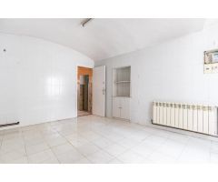 Casa unifamiliar con patio en pleno centro de Castellar del Vallés.