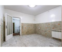 Casa unifamiliar con patio en pleno centro de Castellar del Vallés.