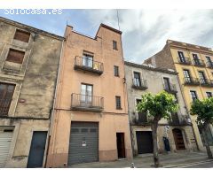 VENTA DE EDIFICIO RÚSTICO CON LOCAL Y DOS VIVIENDAS CON TERRAZAS EN EL CENTRO DE LA BISBAL DEMPORDÀ